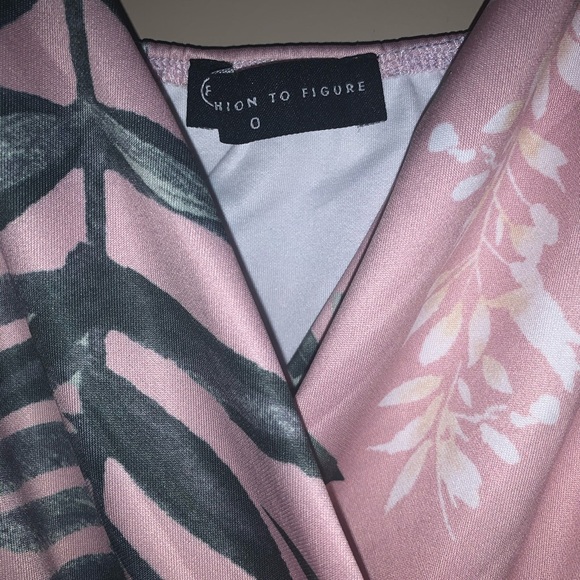 ❗️SOLD❗️Fashion to Figure Floral dress - Picture 4 of 6